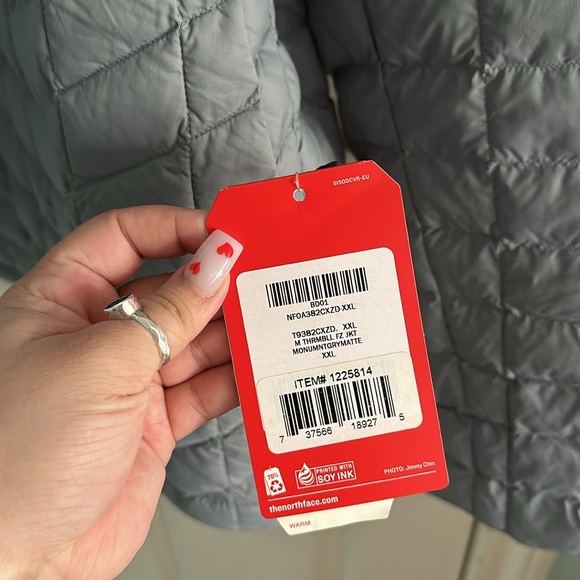 gray north face jacket - Picture 4 of 6